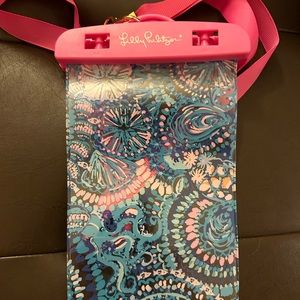 Lilly Pulitzer phone carrier case. For the beach!